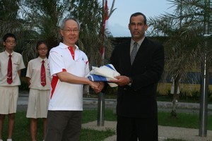 Mr Talib Al Murri, Vice President of Qatar Sailing and Rowing Federation (right) receiving the IODA flag from Mr Peter Lim, Honorary Advisor of SingaporeSailing © SingaporeSailing